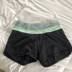 BLACK LULULEMON SHORTS